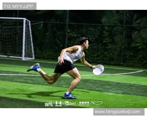 重庆飞盘队边路渗透战术解析与实战应用探讨