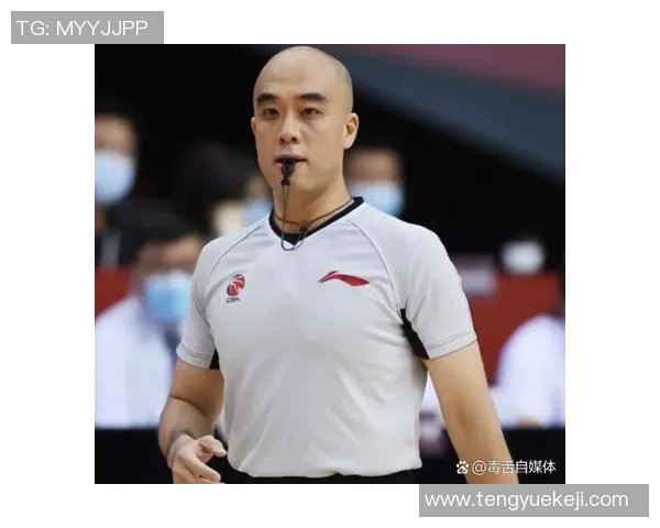 骑士与勇士对决中裁判争议判罚引发球迷热议与不满