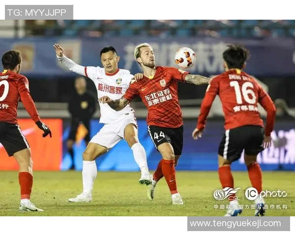 昆山足球俱乐部迎战长春亚泰全力争胜展现球队实力与拼搏精神 昆山足球俱乐部迎战长春亚泰全力争胜展现球队实力与拼搏精神